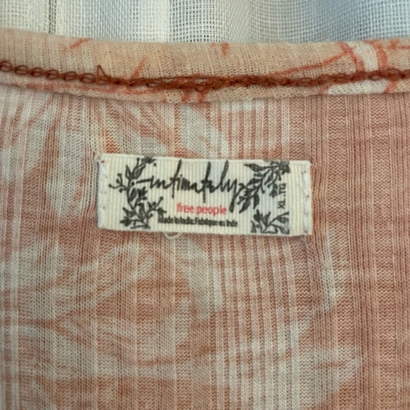 Free People Peachy Pink Romper Large. Bat wings. - Picture 7 of 9